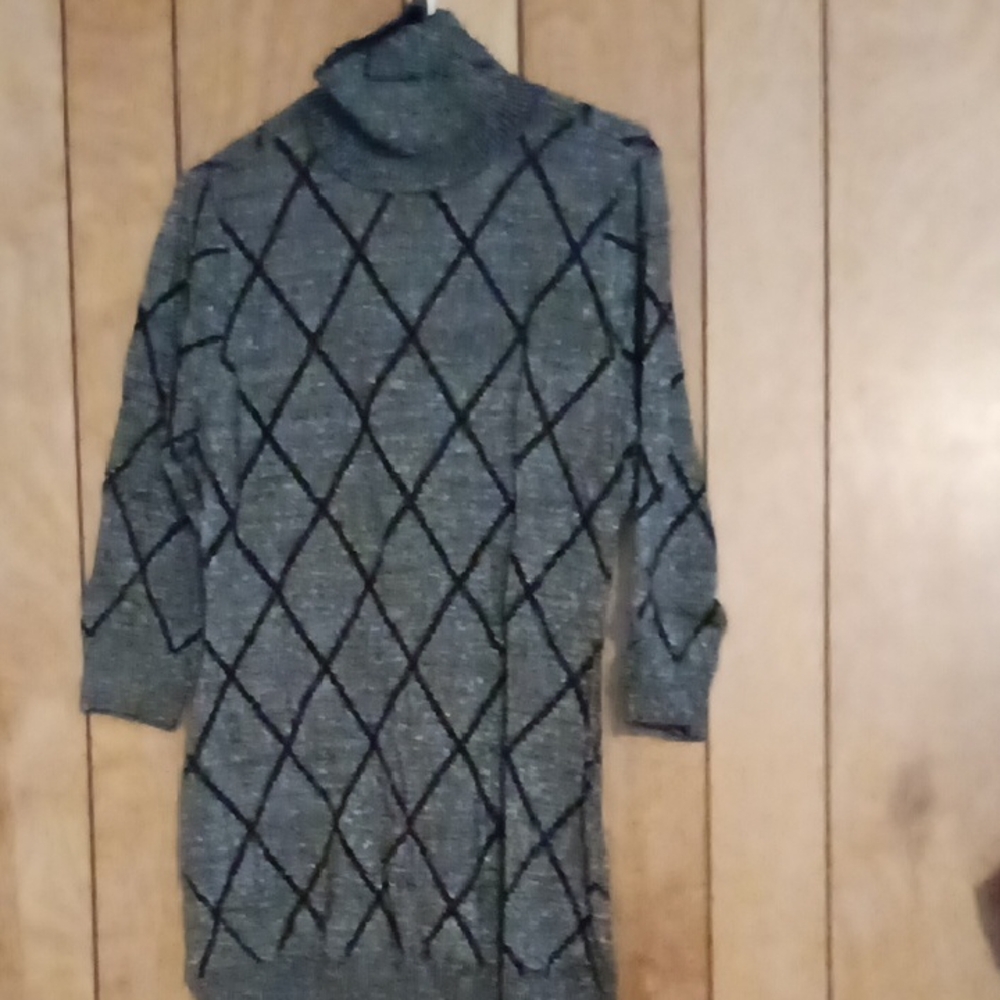 VENUS Black and Gray Diamond Pattern Turtleneck Sweater